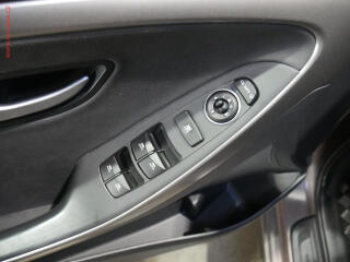 Hyundai i30 (2012) 1.6GDi, AC, tempo - náhled 11