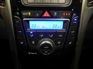 Hyundai i30 (2012) 1.6GDi, AC, tempo - náhled 14