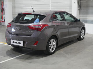 Hyundai i30 (2012) 1.6GDi, AC, tempo - náhled 4
