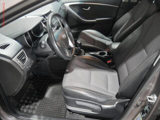 Hyundai i30 (2012) 1.6GDi, AC, tempo - náhled 9
