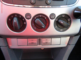 Ford Focus (2010) 1.6 i, AC, tažné - náhled 14