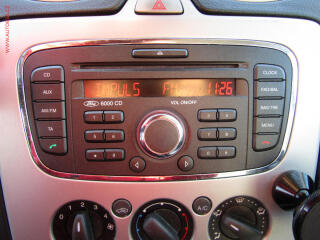 Ford Focus (2010) 1.6 i, AC, tažné - náhled 15