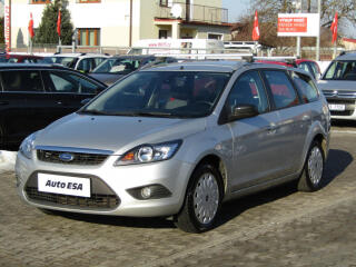 Ford Focus (2010) 1.6 i, AC, tažné - náhled 3