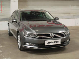 Volkswagen Passat 1.6 TDi, Navi, LED