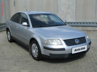 Volkswagen Passat 1.6 i, AC, v�h�ev sed