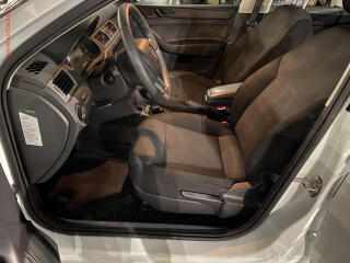 Škoda Rapid (2016) 1.2TSi, Active, AC, park - náhled 9