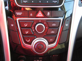 Hyundai i30 (2016) 1.6 GDi, 2.maj,ČR, servis - náhled 14