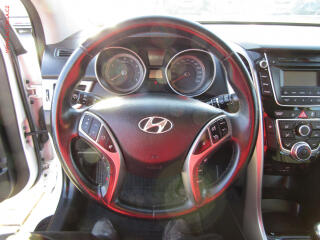 Hyundai i30 (2016) 1.6 GDi, 2.maj,ČR, servis - náhled 17