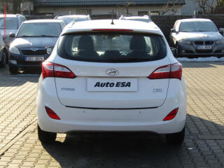 Hyundai i30 (2016) 1.6 GDi, 2.maj,ČR, servis - náhled 5