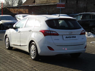 Hyundai i30 (2016) 1.6 GDi, 2.maj,ČR, servis - náhled 6