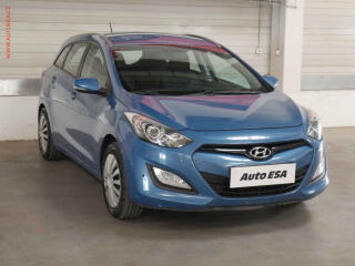 Hyundai i30 1.6i, �R, AC, v�h�ev sed