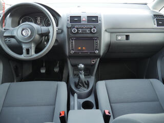 Volkswagen Touran (2011) 1.6 TDi 7míst, navi, autoAC - náhled 8