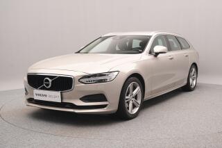 Volvo V90 D4 MOMENTUM REZERVACE