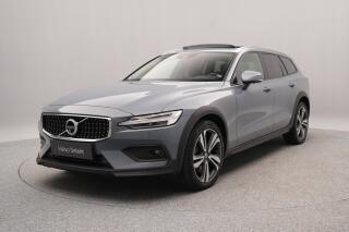 Volvo V60 CC MOMENTUM PRO AUT REZERVACE