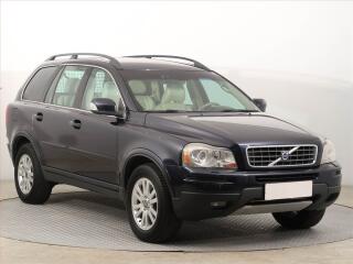 Volvo XC90 D5, 4X4, Ta�n�, slu�n� stav