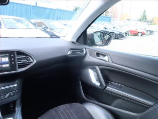 Peugeot 308 (2015) Allure 2.0 BlueHDi, Navi - náhled 8