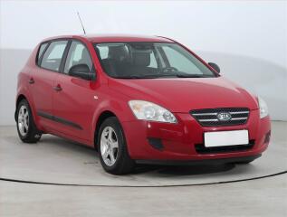 Kia Ceed 1.4 CVVT, po STK, servisovan�