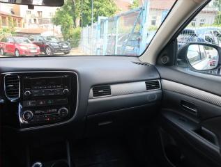 Mitsubishi Outlander (2014) 2.2 DI-D, 4X4, Serv.kniha - náhled 8