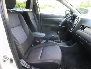 Mitsubishi Outlander (2014) 2.2 DI-D, 4X4, Serv.kniha - náhled 9