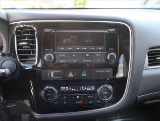 Mitsubishi Outlander (2014) 2.2 DI-D, 4X4, Serv.kniha - náhled 12