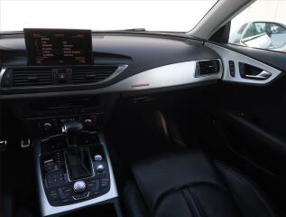 Hyundai i40 (2013) 1.7 CRDi, Serv.kniha, Xenony - náhled 8