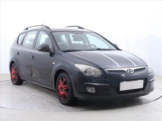 Hyundai i30 1.6 CVVT, nov� STK, Ta�n�