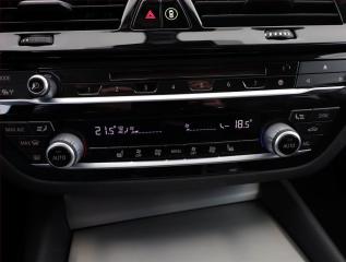 BMW Řada 5 (2019) 530e iPerformance - náhled 10