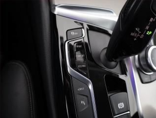 BMW Řada 5 (2019) 530e iPerformance - náhled 12