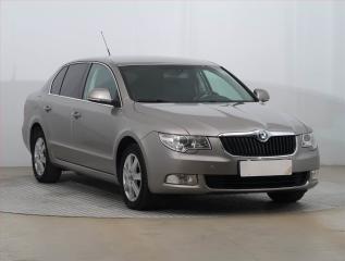 koda Superb Ambiente 1.4 TSI, Xenony