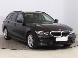 BMW 330 i xDrive, FULLSERVIS