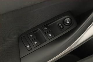 Volkswagen Passat (2018) Comfortline 2.0 TDI, Automat - náhled 13