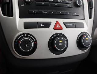 Kia Ceed (2007) 1.4 CVVT, Serv.kniha, po STK - náhled 17