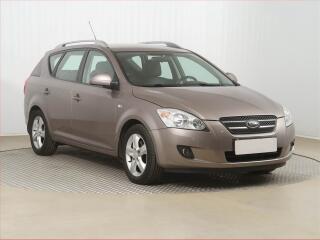 Kia Ceed 1.6 CRDi, po STK, levn� provoz