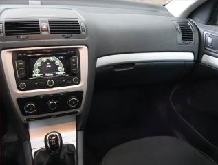 Škoda Octavia (2011) Ambiente Plus 1.6 TDI - náhled 8