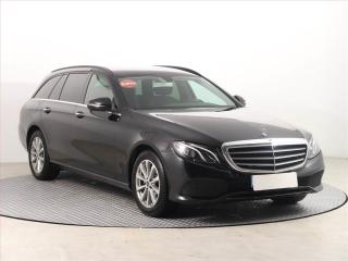 Mercedes-Benz E 200 d, pvod R,navigace