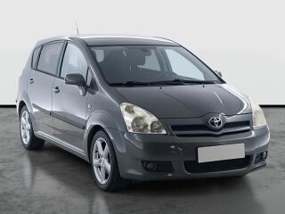 Toyota Corolla Verso 2.2 D-4D, 7�m�st, nov� STK