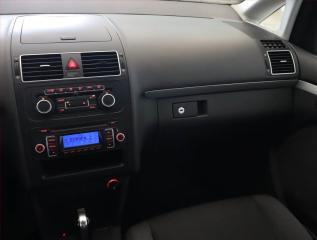 Volkswagen Touran (2010) 1.6 TDI, Automat, Serv.kniha - náhled 8