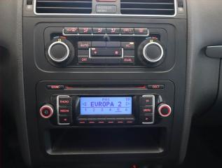 Volkswagen Touran (2010) 1.6 TDI, Automat, Serv.kniha - náhled 12