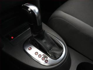 Volkswagen Touran (2010) 1.6 TDI, Automat, Serv.kniha - náhled 13