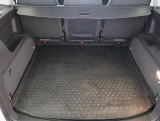 Volkswagen Touran (2010) 1.6 TDI, Automat, Serv.kniha - náhled 14