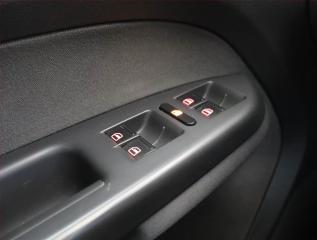 Volkswagen Touran (2010) 1.6 TDI, Automat, Serv.kniha - náhled 16