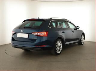 Volvo XC60 (2017) D5 AWD, ČR, DPH, 4X4 - náhled 5