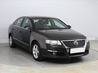 Volkswagen Passat 2.0 TDI, 4X4, nov� STK