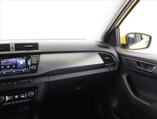 Toyota C-HR (2021) GR Sport 1.8 Hybrid - náhled 8