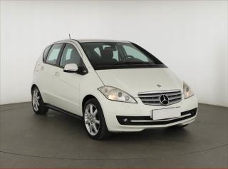 Mercedes-Benz A 180, Xenony, Vyhř. sedaček