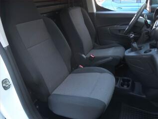 Opel Insignia (2011) 2.0 CDTI, 4X4, Automat, Navi - náhled 9