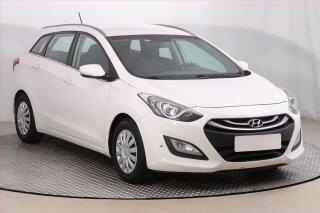 Hyundai i30 1.6 CRDi, Ta�n�, zamluveno