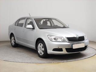�koda Octavia 1.2 TSI, po STK, obl�ben� v�z