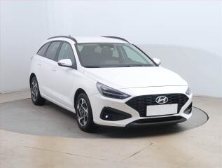 Hyundai i30 1.5 DPI, �R,1.maj, Serv.kniha
