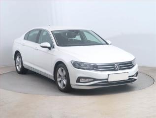 Volkswagen Passat Elegance 1.5 TSI, Nov v r